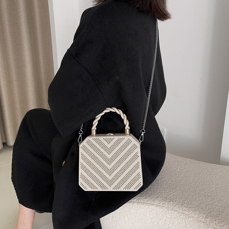 Simple Shoulder Bag Messenger Bag Metal Buckle Female Bag - Image 4