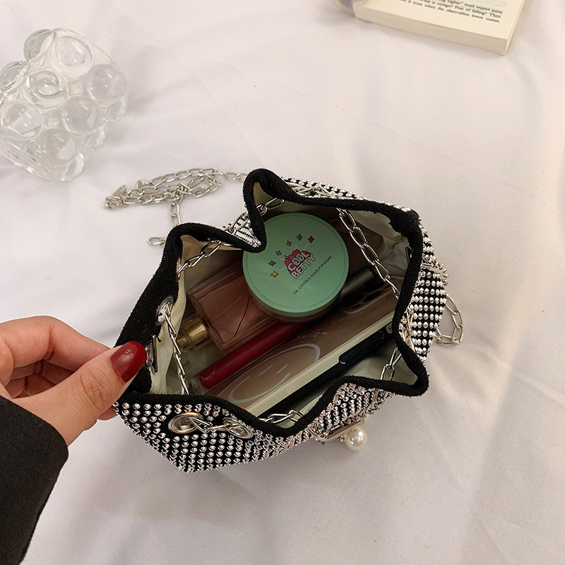 Diamond Shoulder Chain Diagonal Bucket Bag - Image 4