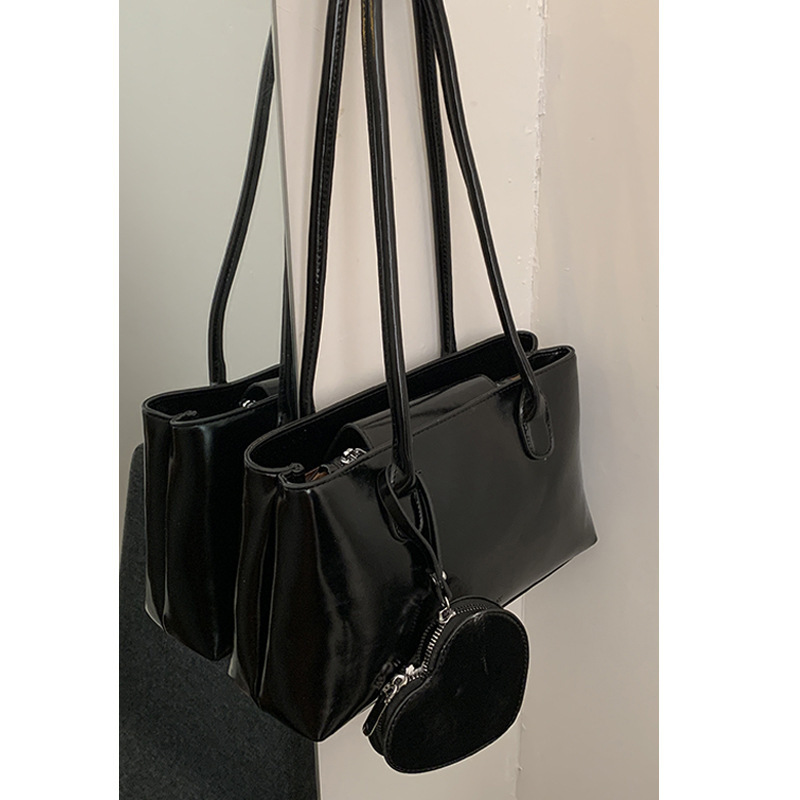 Red Love Earphone Large Capacity Long Handle Shoulder Bag - Image 2