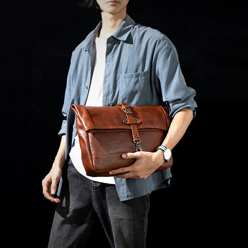 Vintage Shoulder Bag In Polished Vegetable Tanned Leather - Image 5