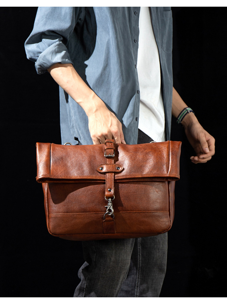 Vintage Shoulder Bag In Polished Vegetable Tanned Leather - Image 4